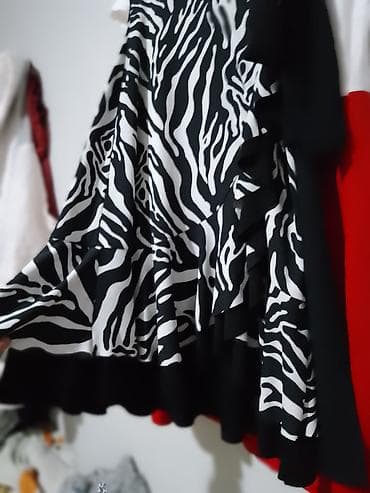 bershka odeca: Zebraste kratke haljine – veličina M, sa elastinom. - Crno-beli — 3