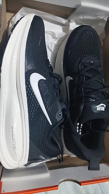vosak cena: Nike Vomero 18 – muške patike za trčanje-11000din. imaju racun na — 3