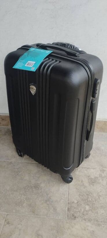 Srednji kofer, bоја - Crna