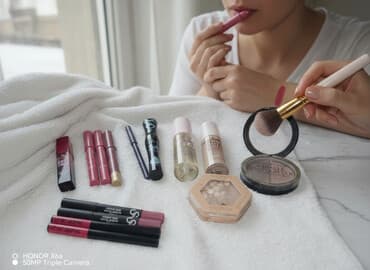 farma color deluxe farmasi: Set dekorativne kozmetike – više brendova Sadržaj: - Karmini i olovke — 1