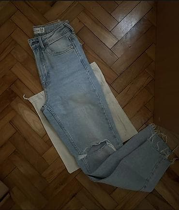 givenchy majica: Farmerke, Stradivarius, bоја - Svetloplava — 1