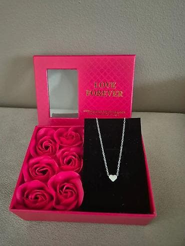 Lične stvari: Poklon set “Love Forever” – elegantna kutija sa ogledalcetom koja — 2