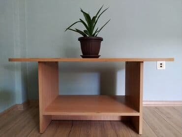 Stolovi: Klub sto dimenzija: d/š/v - 100/50/48cm. 
Ima oštećenja na par mesta — 2