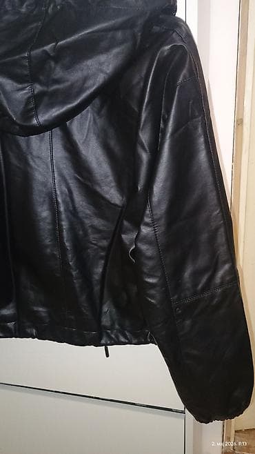 crne jakne: Pull&Bear crna jakna sa kapuljačom - Model: kratka, urbanog kroja — 8