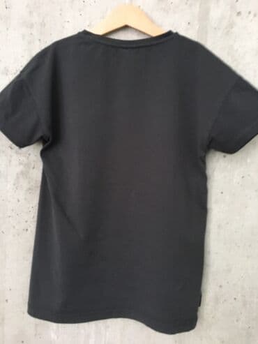 bebe devojcica 3 5 godina: ZARA MAJICA
Velicina 10 - 11 godina
Par puta obucena, prerasla — 4