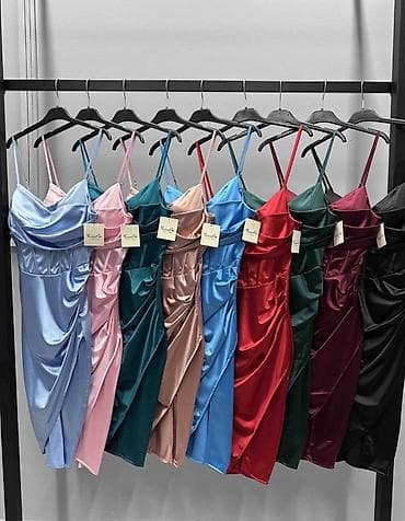 zar haljine: 💫Elegantna satenska koktel haljina bez bretela
✅2800
✅S M L — 10