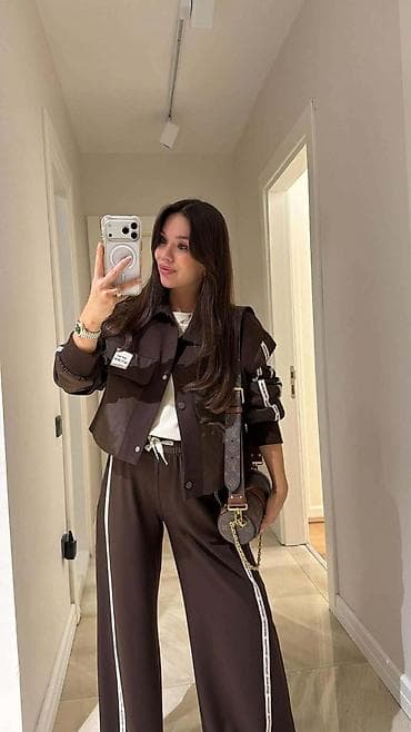 Dvodelni komplet jaknica kratka i siroke pantalone. Boja:čokoladno