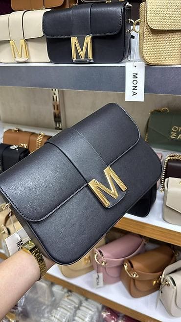 mona haljine svecane: Ženska torba MONA – elegantna crossbody/ramena torba sa zlatnim “M” — 3