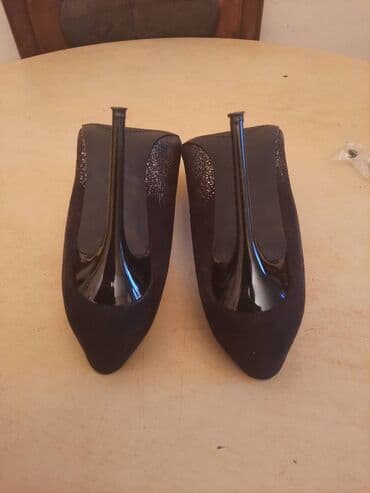 srebrna ogrlica sa krsticem: Pumps, 39 — 11