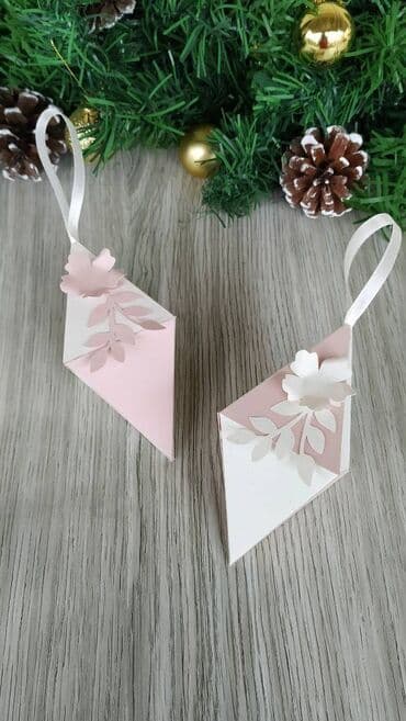 Lighting & Fittings: Ukrasi za jelku od kartona. Ručni rad. U bojama po želji. Cena — 3