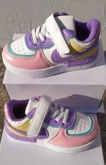 Women's Sneakers and athletic shoes: 25 do 36
3700