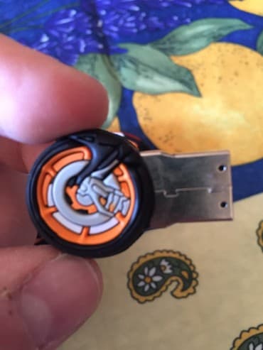 zvucnici za kafice: USB Flash 64 GB - HONDA Prelep USB 2.0 stik od 64 GB. Kapacitet je — 8