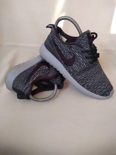 zenske patike n: NIKE original zenske patike br 38, koriscene kratko. Duzina — 1