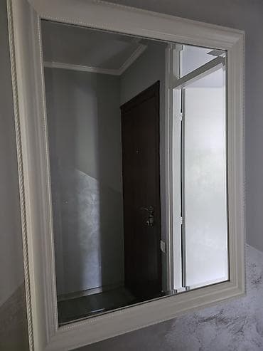 ormari polovni: Zidno ogledalo sa elegantnim belim ramom - Pravougaono ogledalo sa — 3