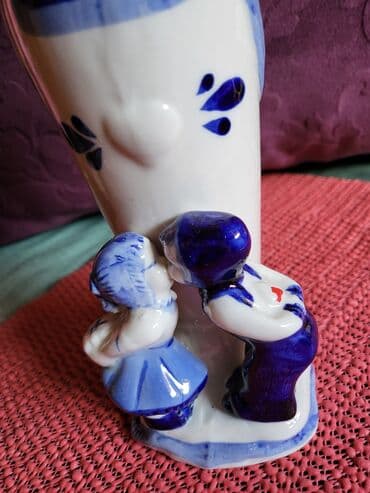 vaza sa cvecem crtez: Vaza nova delft,rucno oslikan holandski porcelan. 80te — 3