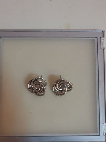 srebrni lancic cena: Screwback earrings, Chanel, Material: Stainless steel — 1