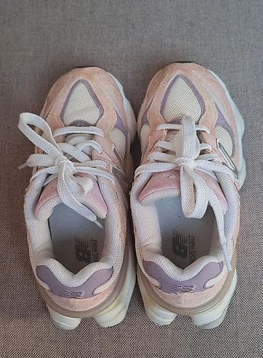 decathlon decije rukavice: New balance za devojčice, kupljene u Buzz u, broj 32,kao NOVE — 4