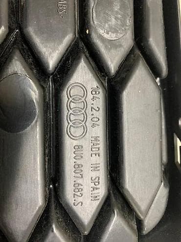 dizni za plin: REŠETKA BRANIKA ZA AUDI Q3 OD 2019. DO 2025. GOD. - 8U0807682S | — 3