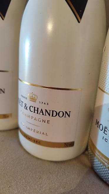 razne stvari na prodaju: Prazne flaše Moet & Chandon ICE imperial 1.5L i 0.75ml Prodajem — 2