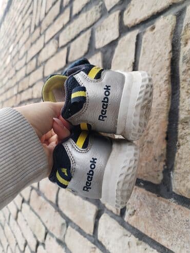 patike 32: Reebok patike za decake br 32 — 6