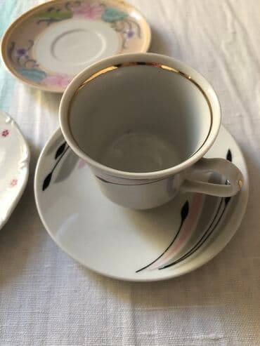 nove doncafe solje: Od finog starog porcelana dve tacne bez šoljica, jedna šoljica sa — 2