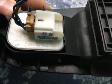 komutator golf 2: Audi Q7 levi rukohvat konzola sa prekidačima prozora i retrovizora — 6