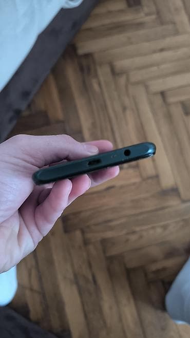 najmanji android telefon: Realme C31 (model RMX3503) - Ekran: veliki LCD sa notch-om u obliku — 6