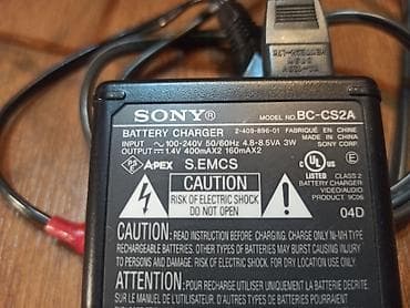 Auto elektronika: SONY punjač baterija od 1,5V. Može da puni dve baterije istovremeno — 5
