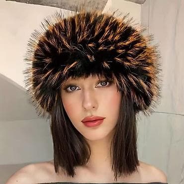 Ostala ženska odeća: ❄️Ženske zimske kape – više stilova
1500 din 
Odmah dostupne — 6