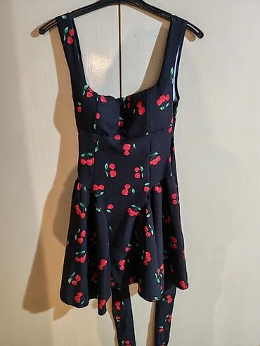 Haljina sa trešnjama - Kratka crna haljina sa printom crvenih na lalafo.rs Haljina sa trešnjama - Kratka crna haljina sa printom crvenih