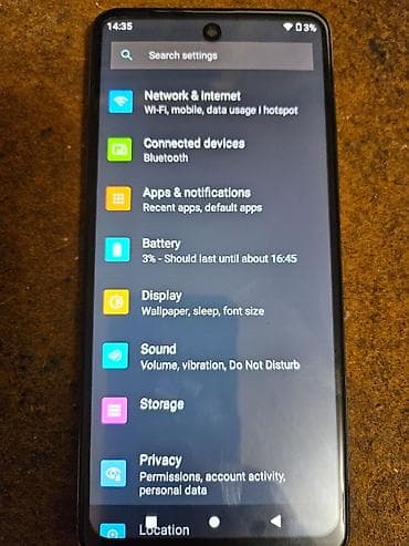 motorola telefon: Android pametni telefon sa ekranom preko cele prednje strane i — 6