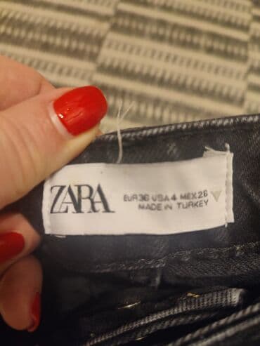 skafander za zimu: Zara farmerke crne boje. Visok struk, duboke su. Velicina je 36 — 12