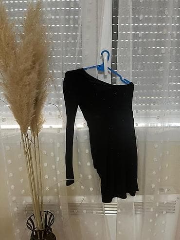 Haljina na jedno rame, crna sa srebrnim sljokicama, odgovara za XS/ na lalafo.rs Haljina na jedno rame, crna sa srebrnim sljokicama, odgovara za XS/