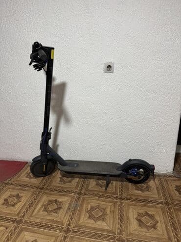 Električni trotinet – gradski model sa preklopnim mehanizmom -