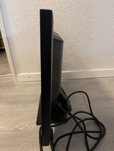 rovus pegla na paru cena: Monitor br.104 Benq 22 inca, uvoz Svajcarska Napomena : Monitor ima — 8