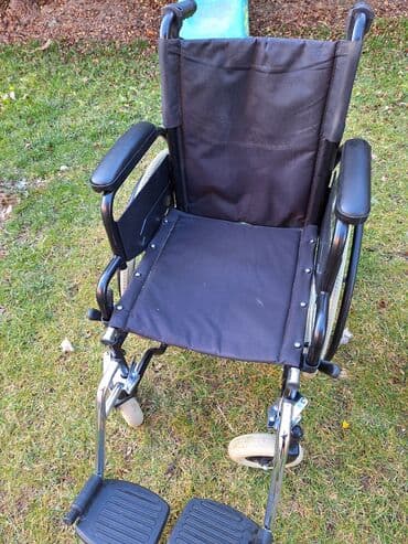 Invalidska kolica: Jednom koriscena,bukvalno kao Nova
stoje 
u radnjama su 35000 — 2