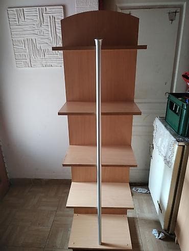 Ugaone garniture: Drvena polica/regał za izlaganje sa centralnom aluminijumskom šipkom — 9