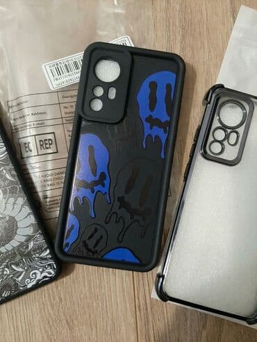 bershka maske za telefon: Maska za Xiaomi bоја - Crna, Sa ojačanim ivicama — 2