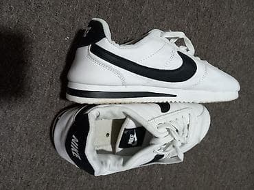 beli dvorac na naduvavanje: Nike patike – belo/crne - Model: klasični niskoprofilni — 2