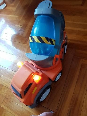 wow igračke: Kamion mesalica moze da vrti se kao sqstane a unutra su kamencici i — 2