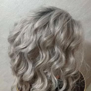 perike novi sad cena: Kratka talasasta perika – tamno siva, dužina kose 25,4 cm - Stil — 4