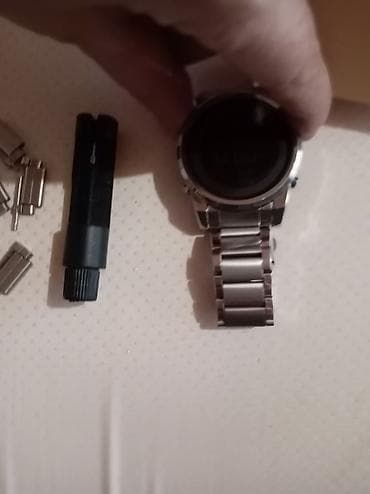 Na prodaju digitalni ručni sat metalnom narukvicom .Sat je ispravan — 3