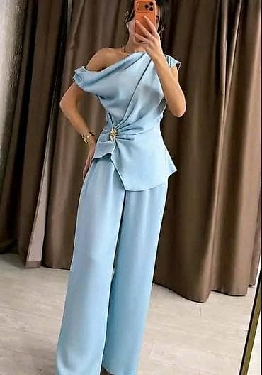 svecani zenski kompleti: Elegantna ženska kombinacija – top i pantalone širokih nogavica. - — 3