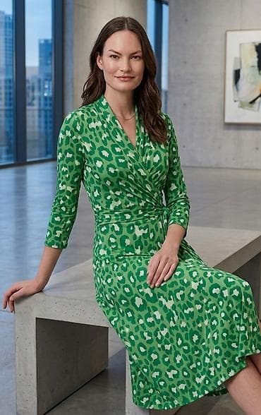 Zelena midi haljina s printom nalik leopardu - Kroj: preklopni (wrap)