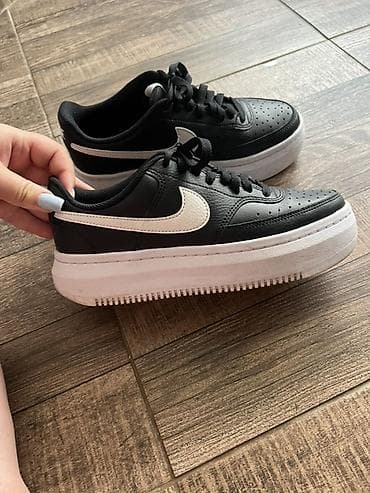 crne patike ženske: Nike ženske patike – crno‑bele
Nošene par puta samo — 3
