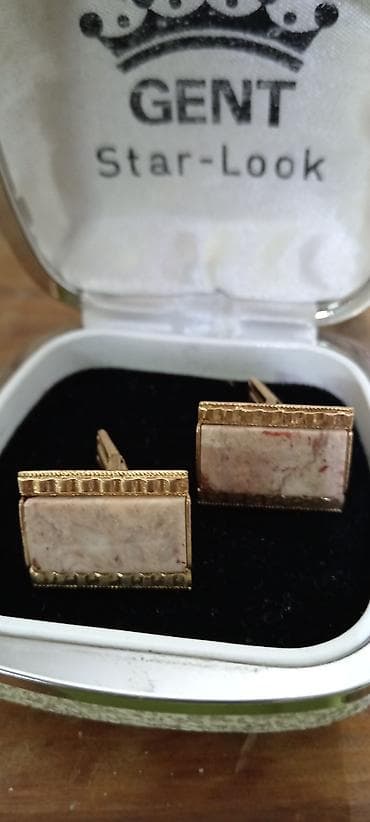 Kancelarijski nameštaj: Kolekcija dekorativnih i sitnih vintage predmeta – idealno za — 9