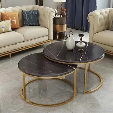 Donji delovi trenerke: Set okruglih klub stolova – 2 kom Elegantna kombinacija dva stočića — 1