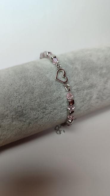 longines beograd: Delikatna narukvica sa ružičastim perlama i motivom srca - Dizajn — 4