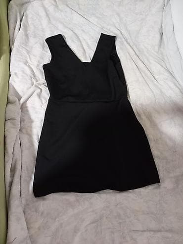 Haljine: Crna mini haljina bez rukava - Kroj: uska silueta sa blago A-linija — 2