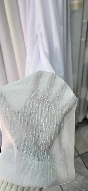 slike devojke sa ledja: Zavesa od laganog, prozračnog voala u beloj boji sa diskretnim — 3